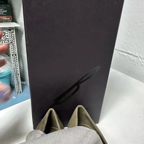 Brian Atwood Olive Suede Flats with Gold Detail – Size 6.5 - Picture 5 of 9